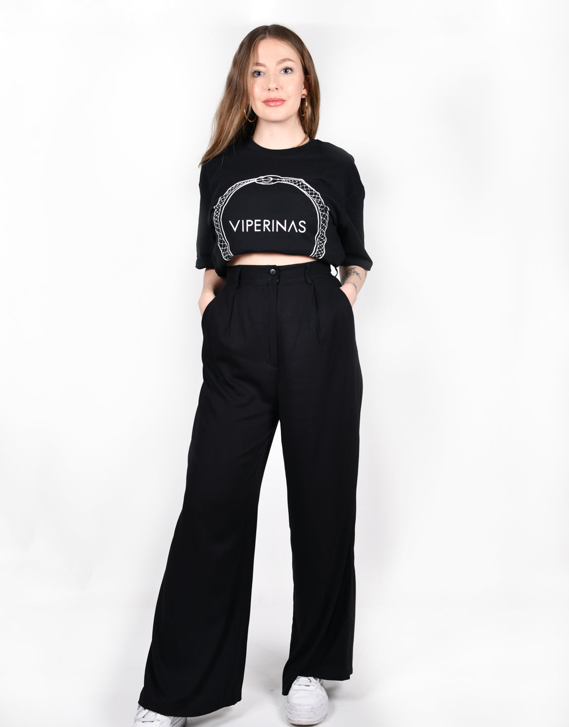 Viperinas Online Store | Camiseta The Logo Black | Composición: 100% algodón | Estilo Oversize  | Envíos a todo el mundo | Marca de Ropa canaria | Moda Mujer