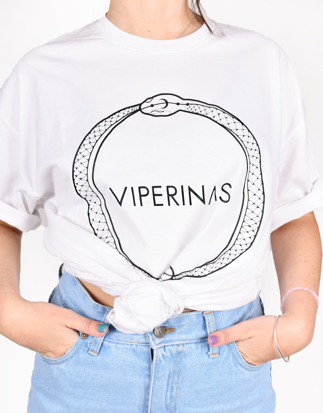 Tienda online mujer y unisex | Marca de moda Canaria | Viperinas Original Brand | Compra camisetas, tops, jeans, vestidos, totebags y próximamente moda de baño. Enviamos a Canarias y a todo el mundo