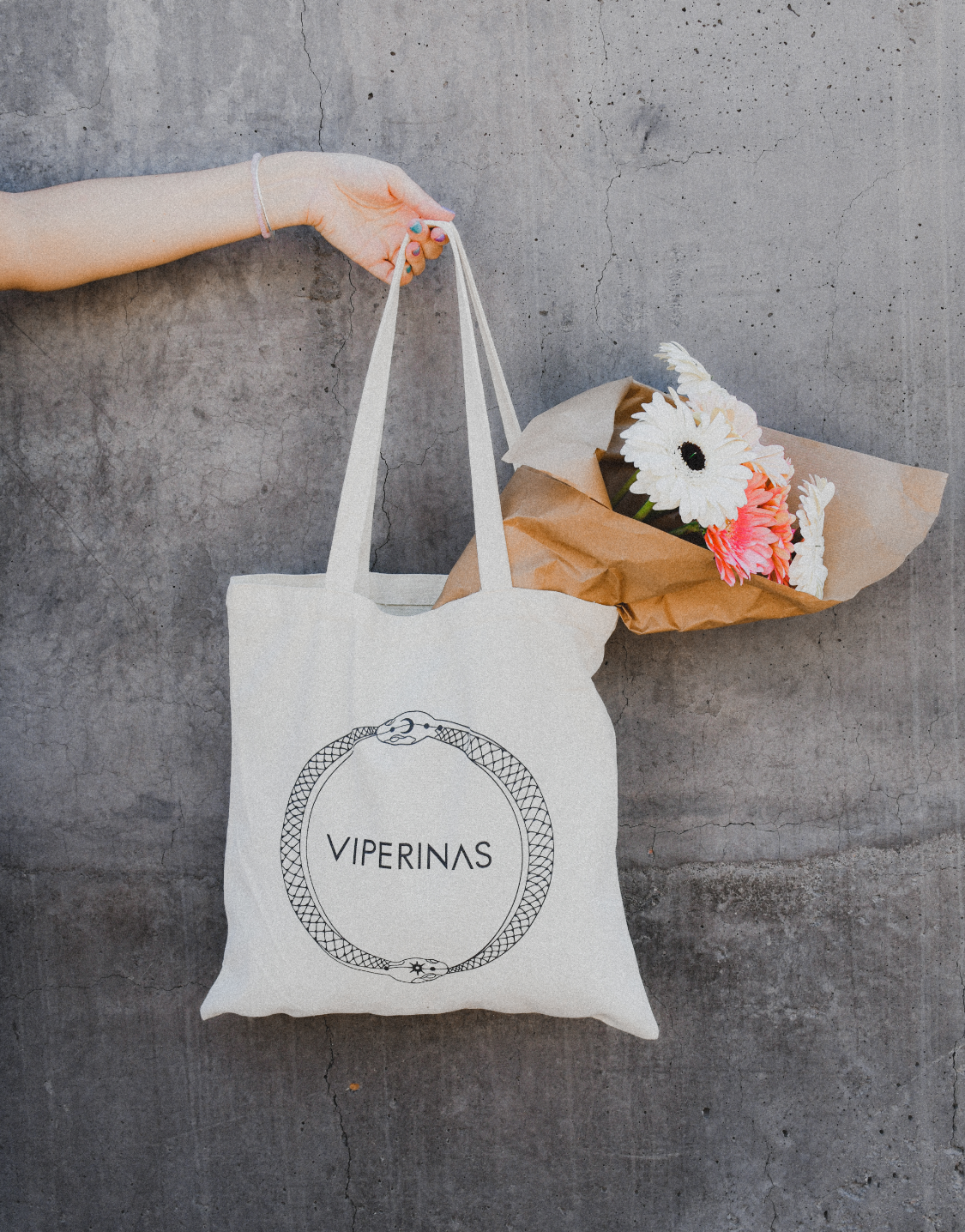 Viperinas Online Store | Tote Bag The Logo Blanco| Composición: 100% canvas | Bolso de Tela  | Envíos a todo el mundo | Marca de Ropa canaria | Moda Mujer y Unisex